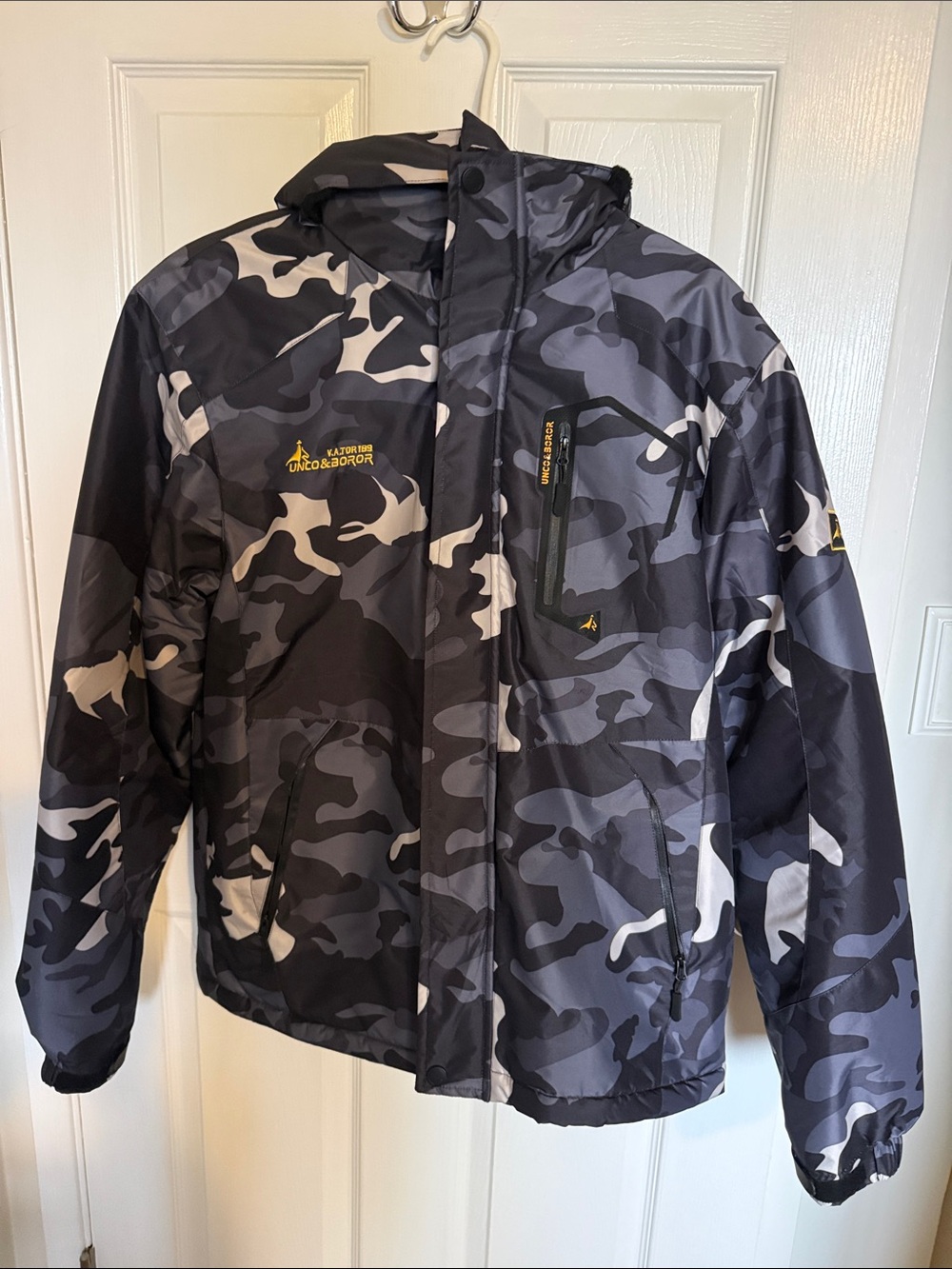 Men's Gray Camo Insulated Ski & Snowboard Jacket with Hood